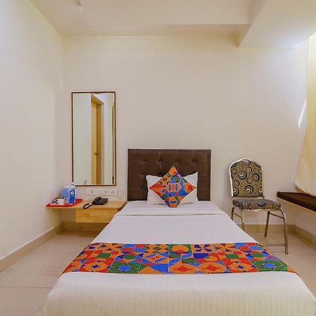 Fabhotel Aamantran & Banquet Halls - Nr Rtc X Roads Metro Station Хайдарабад Экстерьер фото