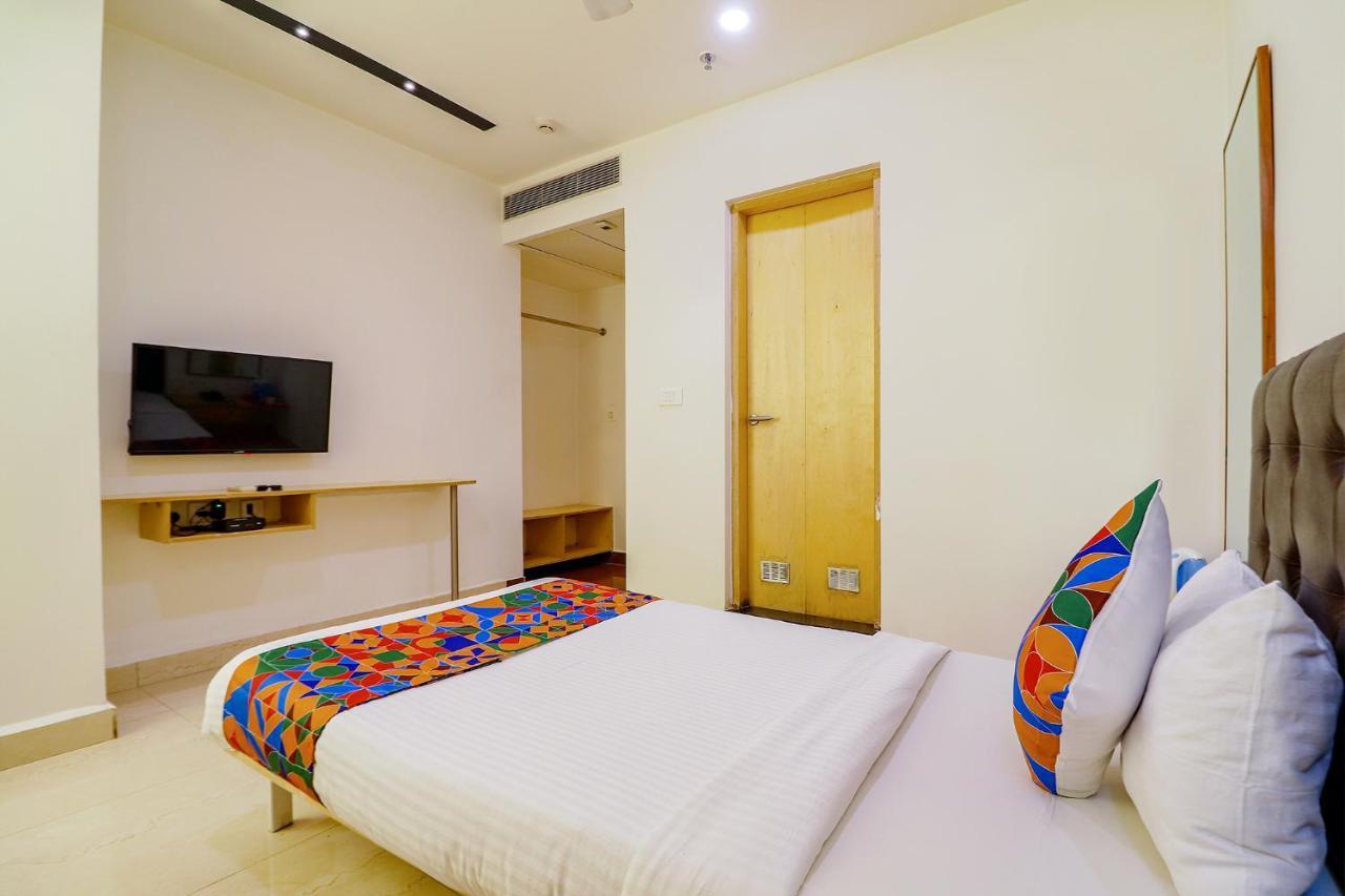 Fabhotel Aamantran & Banquet Halls - Nr Rtc X Roads Metro Station Хайдарабад Экстерьер фото