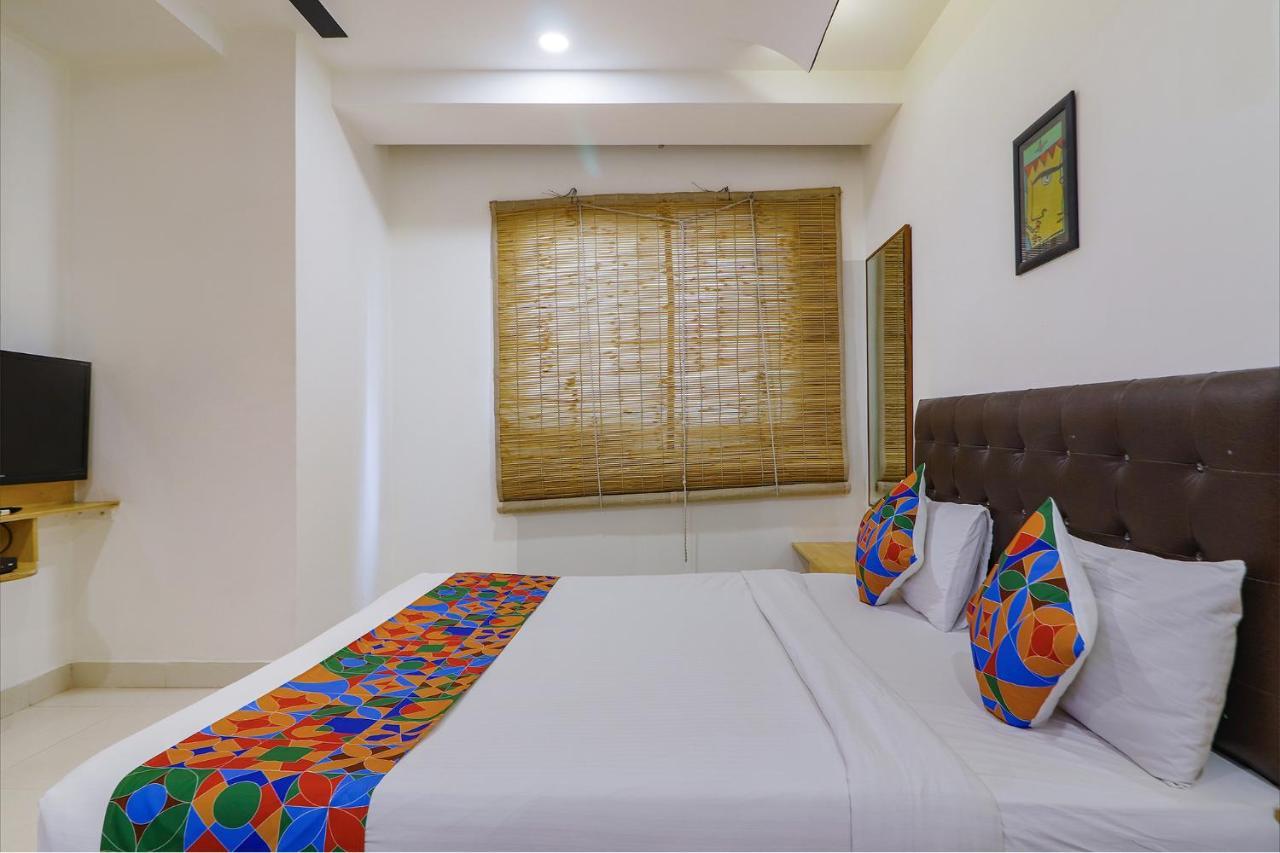 Fabhotel Aamantran & Banquet Halls - Nr Rtc X Roads Metro Station Хайдарабад Экстерьер фото