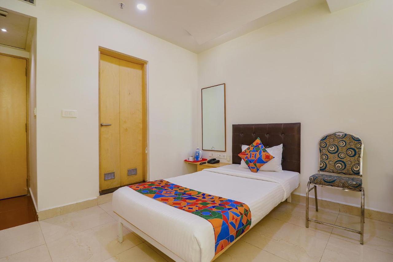 Fabhotel Aamantran & Banquet Halls - Nr Rtc X Roads Metro Station Хайдарабад Экстерьер фото