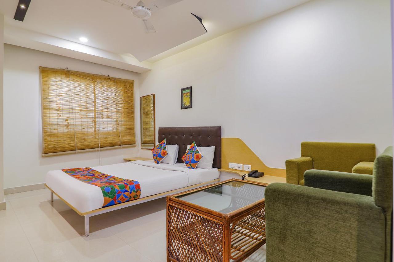 Fabhotel Aamantran & Banquet Halls - Nr Rtc X Roads Metro Station Хайдарабад Экстерьер фото