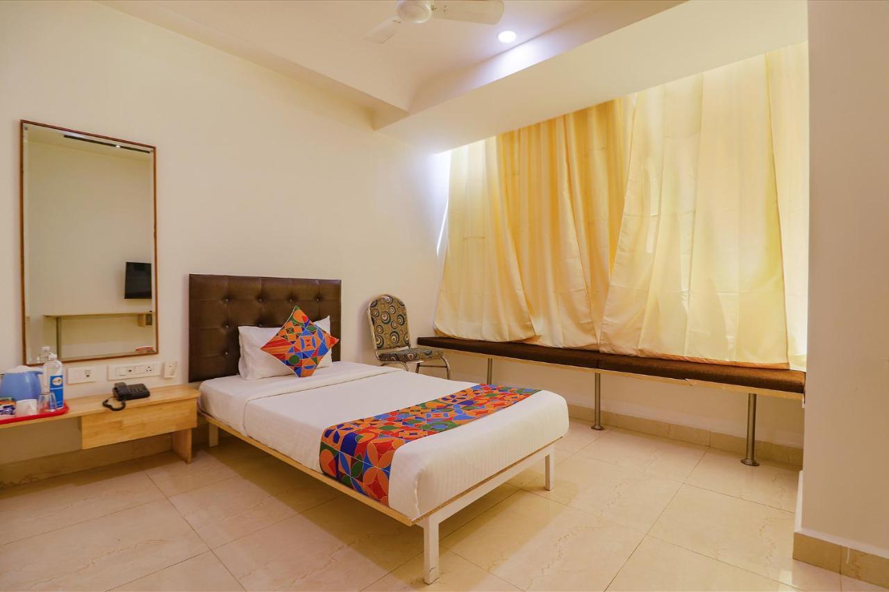 Fabhotel Aamantran & Banquet Halls - Nr Rtc X Roads Metro Station Хайдарабад Экстерьер фото